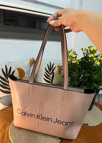 Beden Parlak Pembe Calvin Klein Jeans Deri Kadın Çanta