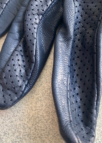 Kemer Detaylı Lacivert Deri Kadın Eldiveni - Görsel 5