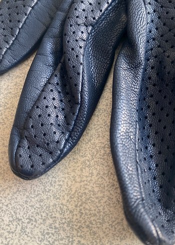 Kemer Detaylı Lacivert Deri Kadın Eldiveni - Görsel 4