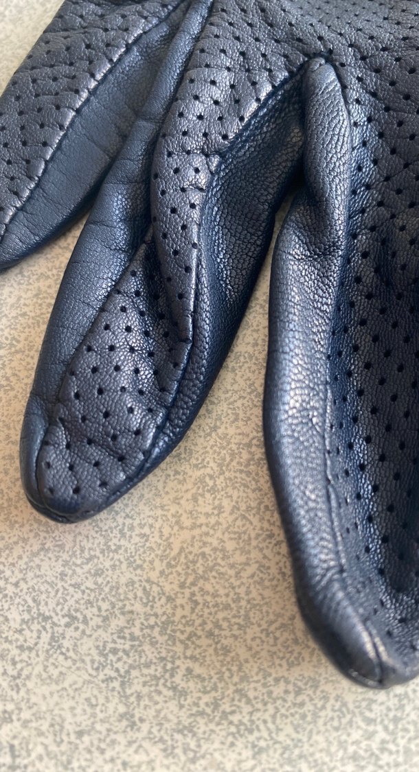 Kemer Detaylı Lacivert Deri Kadın Eldiveni - Görsel 4