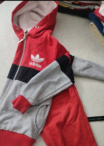 Adidas Kapüşonlu Kırmızı Gri Erkek Eşofman Takımı