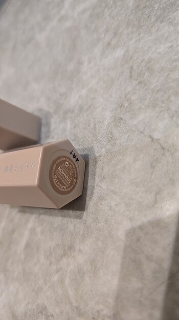 Fenty Beauty Fenty mini aydınlatıcı