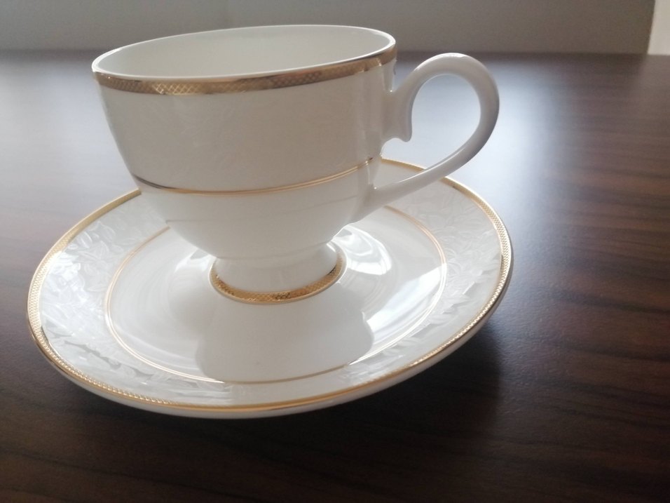 Beyaz Altın Yaldızlı Porselen Fincan Takımı - Görsel 4