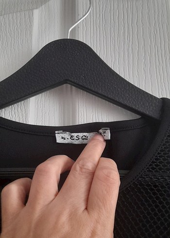 l Beden Siyah Mini V Yakalı Kolsuz Bluz