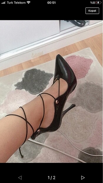 Siyah bağlamalı stiletto