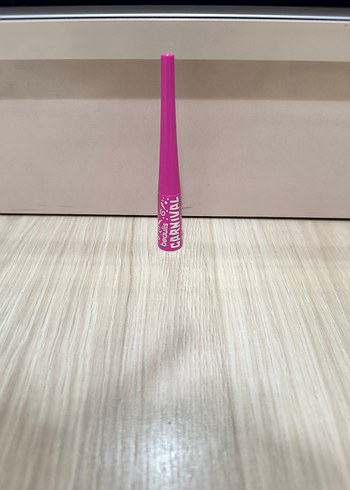 beaulis pembe eyeliner