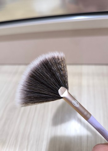 Eklips mor Saplı Gri Yelpaze Makyaj Fırçası - Görsel 2