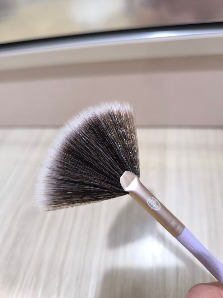 Eklips mor Saplı Gri Yelpaze Makyaj Fırçası - Görsel 2