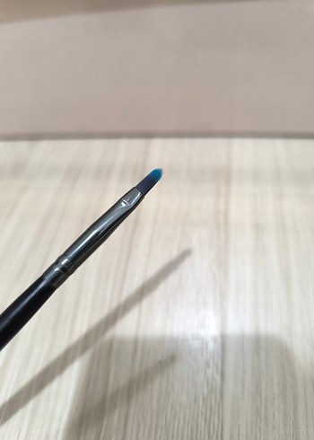 Mavi ve Gri Makyaj Fırçası - Görsel 2