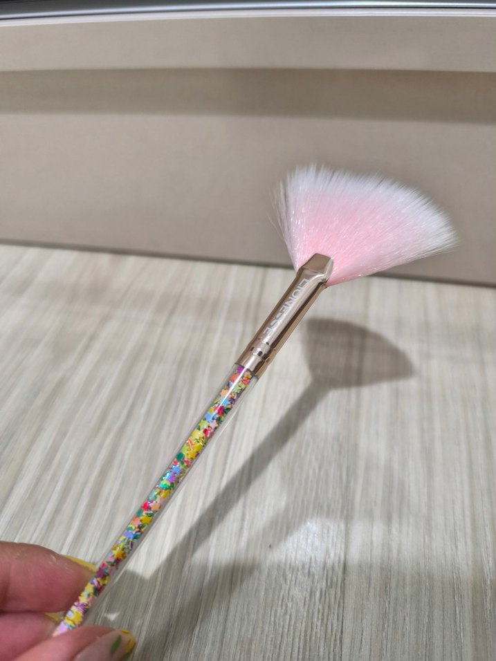 Lionesse pastel Pembe Yelpaze Makyaj Fırçası - Görsel 3