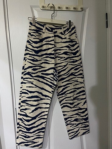 Quzu marka zebra desenli keten pantolon