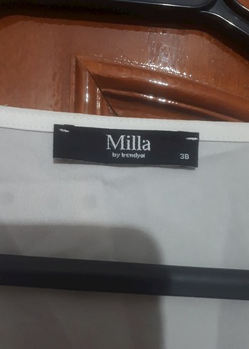 Düğmeli V Yaka Beyaz Uzun Kollu Kadın Gömlek - Görsel 2