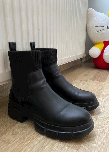 41 Beden Bershka Bot 41 Numara (Küçük Kalıp, 40 Gibi)