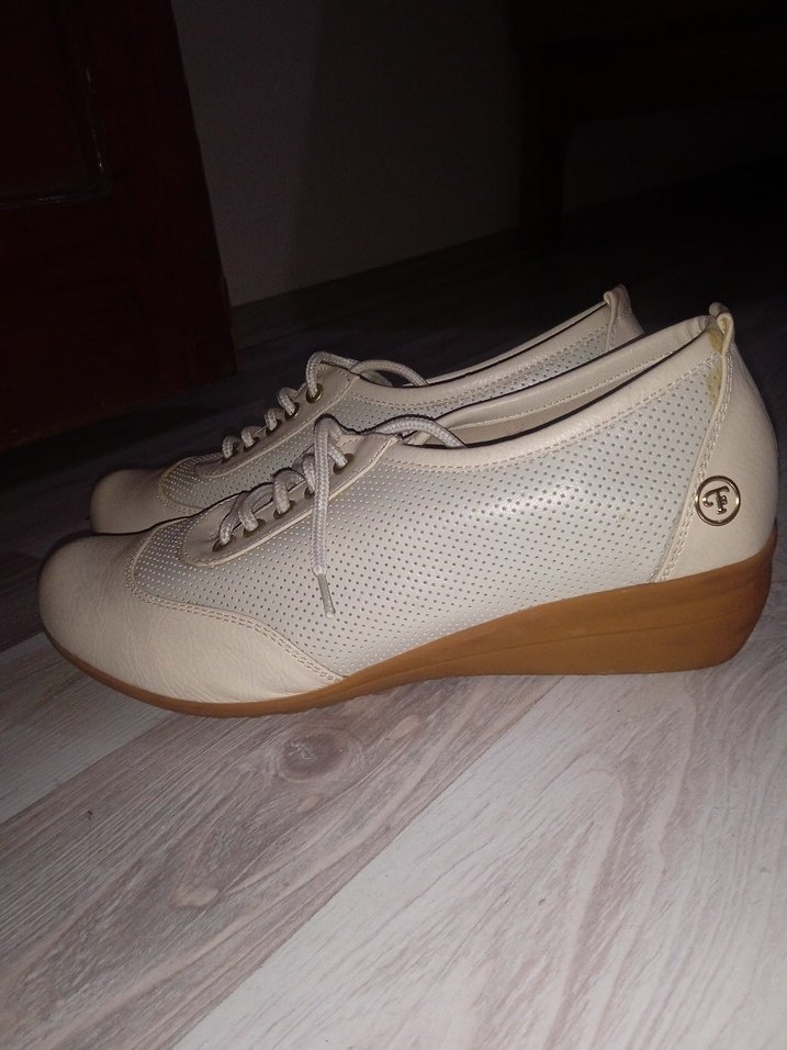 Beyaz Vintage Bağcıklı Kadın Topuklu Ayakkabı - Görsel 2