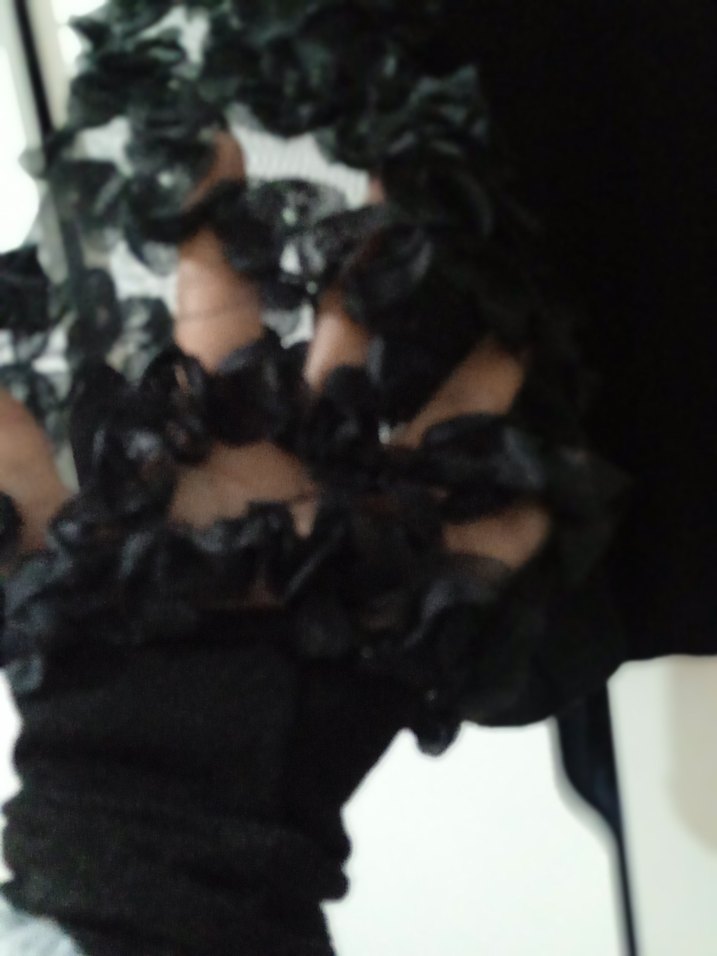 Kadın Siyah Balıkçı Yaka Fırfırlı Bluz - Görsel 3