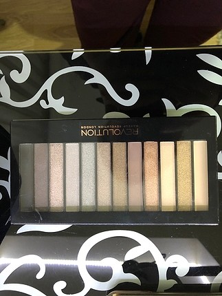 Makeup revolution far paleti