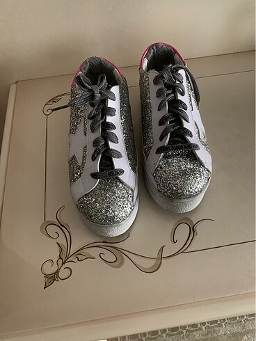 Golden goose sneaker