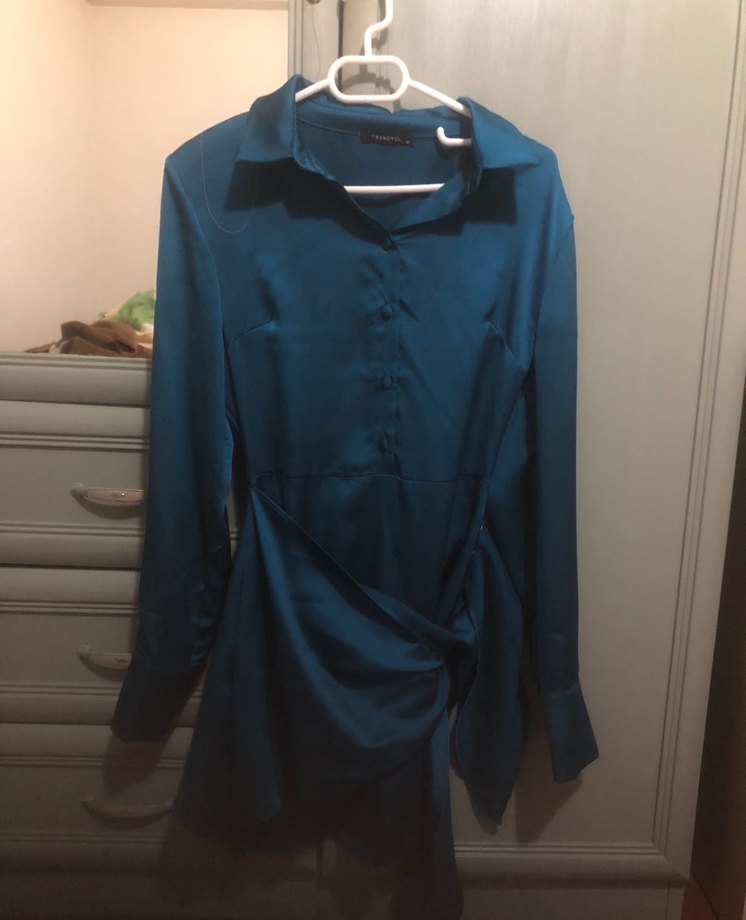 Düğmeli V Yaka Mavi Mini Saten  Elbise - Görsel 3