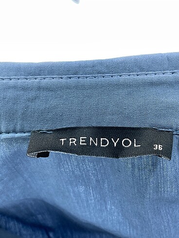 36 Beden çeşitli Renk Trendyol & Milla Gömlek %70 İndirimli.