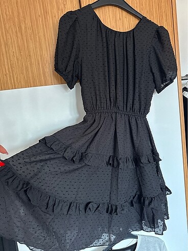 36 Beden Siyah kendinden pütürcüklü fırfırlı elbise