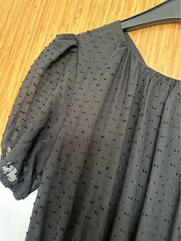 Trendyol & Milla Siyah kendinden pütürcüklü fırfırlı elbise