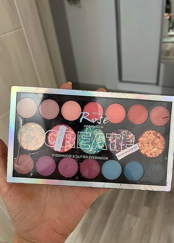 Revolution Çok Renkli glitter Göz Farı Paleti