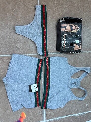 Victoria s Secret üçlü takım