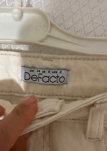 Defacto s
