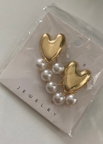 Altın Renkli İnci Detaylı Kalp Küpe - Görsel 2