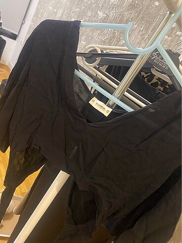 Pull and Bear Kısa bağlamalı crop