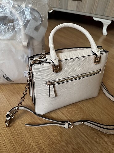 GUESS ÇANTA