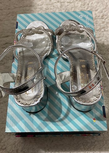 Topuklu Kız çocuk - Görsel 2