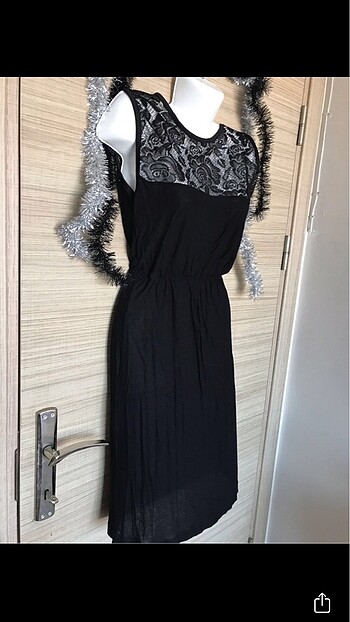 Zara Yaka ve sırt dantel bel lastikli elbise