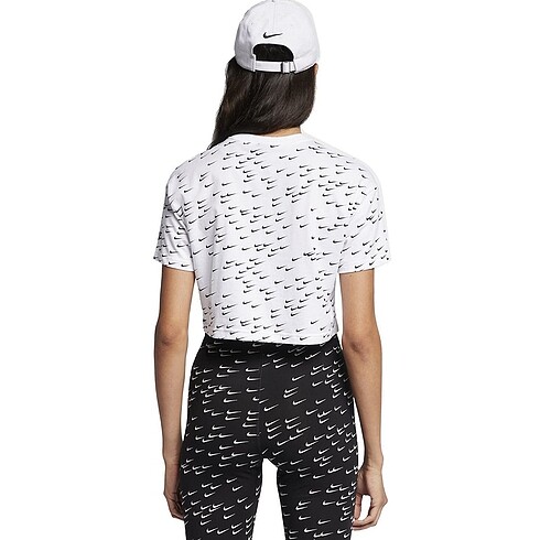 m Beden nike crop top