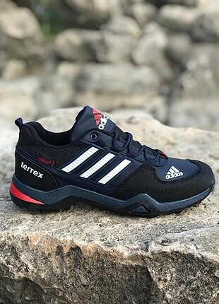 Adidas autdoor ayakkabı, su geçirmez
