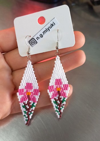  Beden pembe Renk Pembe Çiçek Desenli Boncuk İşlemeli Küpe