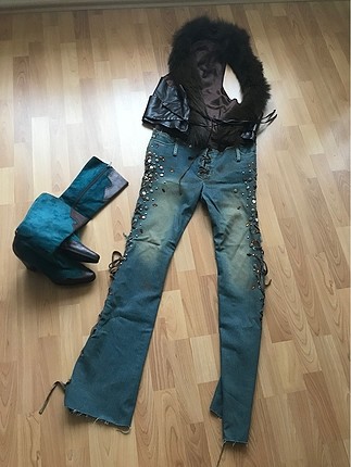 Gizia Gizia gerçek deri ve savaroski taş detaylı kot pantolon