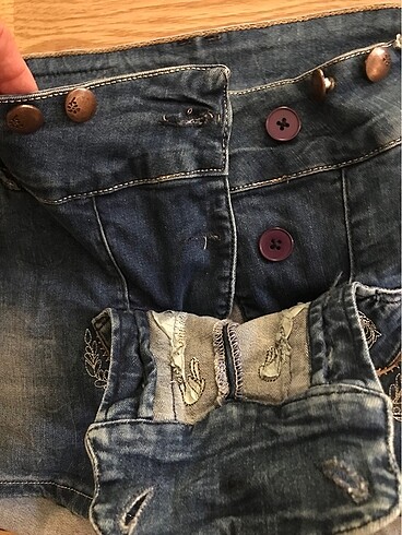 42 Beden lacivert Renk Hangowear Lacivert nakış detaylı kot şort