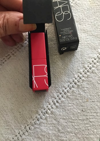 Nars Koyu Kırmızı Ruj - Görsel 3