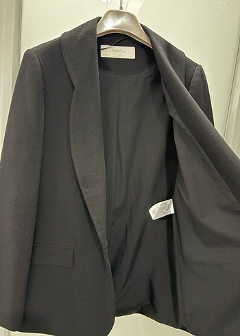 Siyah Düğmeli Kadın Ceket - Görsel 2