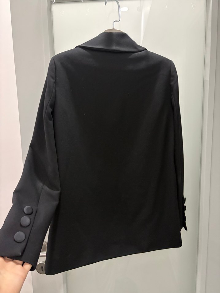 Siyah Düğmeli Kadın Ceket - Görsel 3