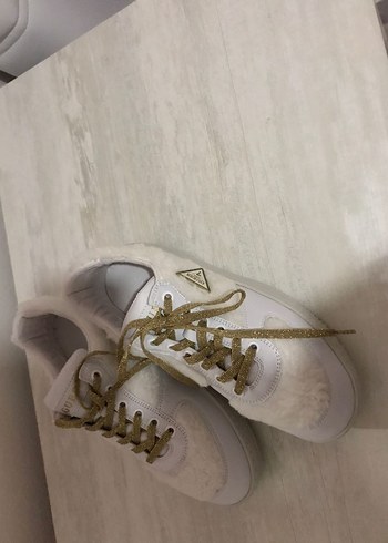 Beyaz Kürklü Kadın Spor Ayakkabı GUES.S. - Görsel 9