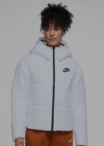 Nike Beyaz Kapüşonlu Kadın Kışlık Mont - Görsel 5