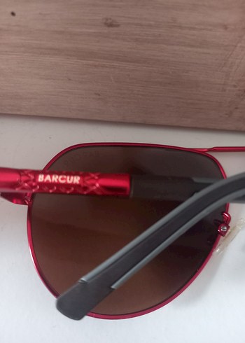 Klasik Zarif Kırmızı Parlak Güneş Gözlüğü - Görsel 6