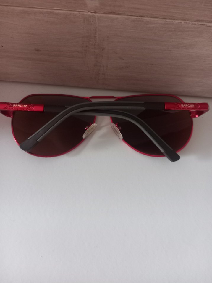 Klasik Zarif Kırmızı Parlak Güneş Gözlüğü - Görsel 5