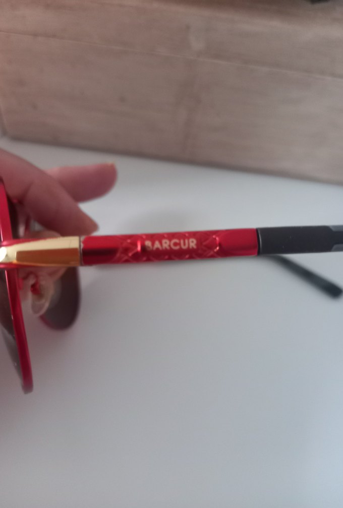 Klasik Zarif Kırmızı Parlak Güneş Gözlüğü - Görsel 3