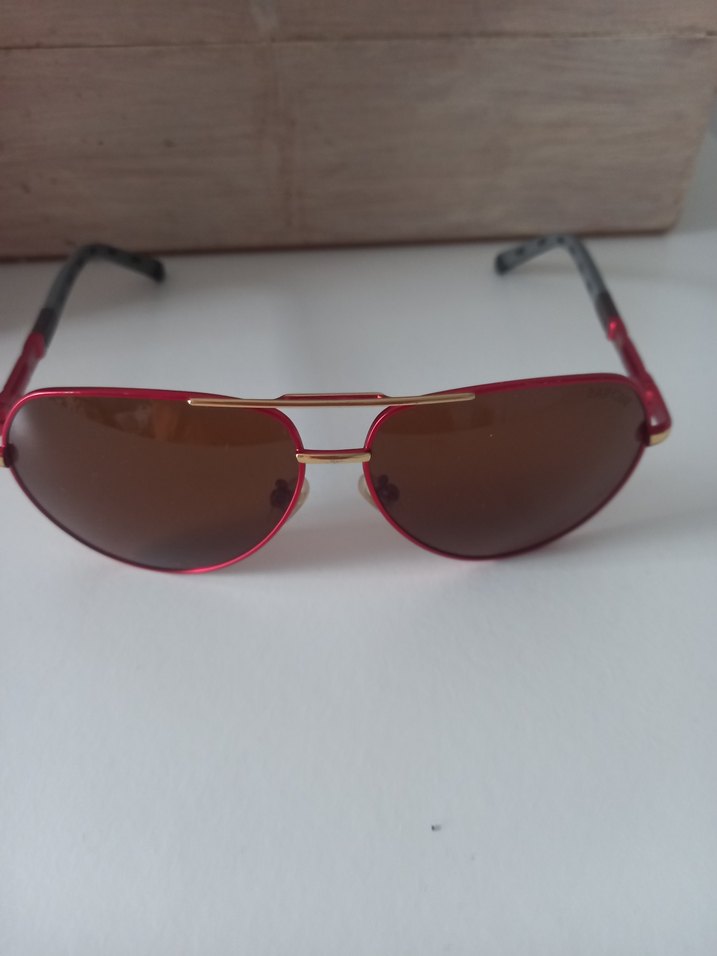 Klasik Zarif Kırmızı Parlak Güneş Gözlüğü - Görsel 2