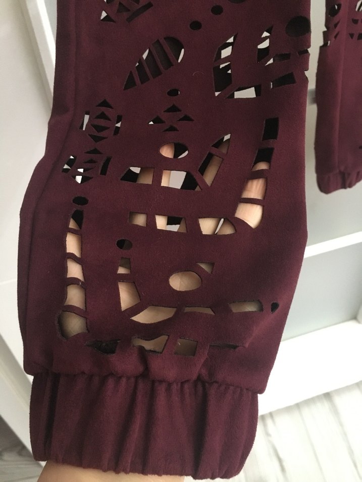 Bordo Nakışlı Yırtmaçlı Kadın Süet Eşofman - Görsel 2