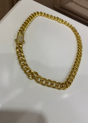 Beden Zincir Detaylı Parlak Altın Renk Uzun Kolye