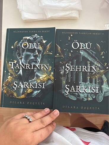 Ölü tanrının şarkısı/ölü şehrin şarkısı